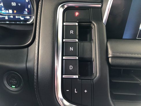 Used 2022 Chevrolet Tahoe Z71 w/ Z71 Off-Road Package image 31