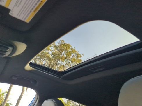 Used 2024 Chevrolet Trax RS w/ Sunroof Package image 19