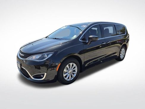 Used 2019 Chrysler Pacifica Touring Plus FWD image 7