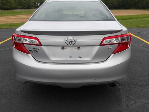 Used 2012 Toyota Camry SE FWD image 32