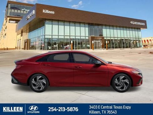 Used 2025 Hyundai Elantra SEL image 9