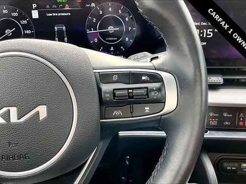 Used 2025 Kia Sportage SX image 12