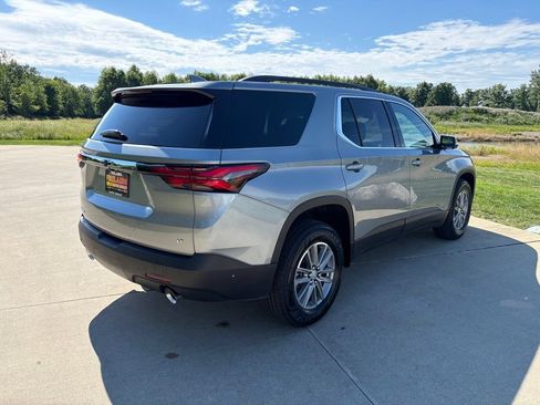 Used 2023 Chevrolet Traverse LT FWD image 9
