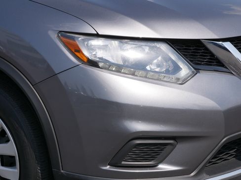 Used 2015 Nissan Rogue S AWD/4WD image 16