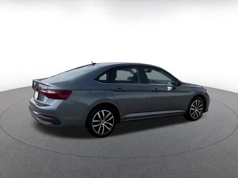 Used 2025 Volkswagen Jetta SE image 14