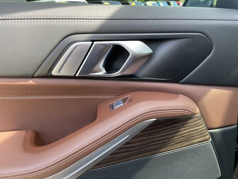 Used 2023 BMW X7 xDrive40i w/ Parking Assistance Package image 39