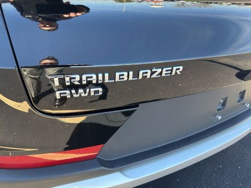 Used 2025 Chevrolet TrailBlazer LT AWD/4WD image 4