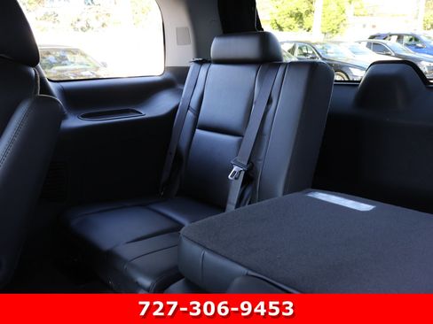 Used 2012 Cadillac Escalade Luxury image 16