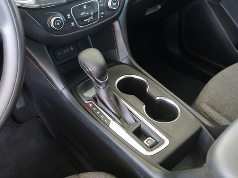 Used 2022 Chevrolet Equinox LT FWD image 41