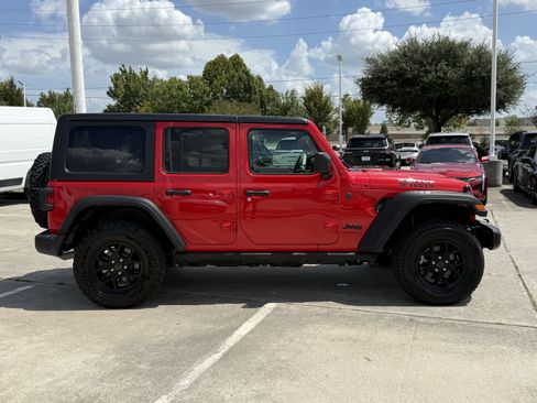 Used 2025 Jeep Wrangler Unlimited Sport AWD/4WD image 3
