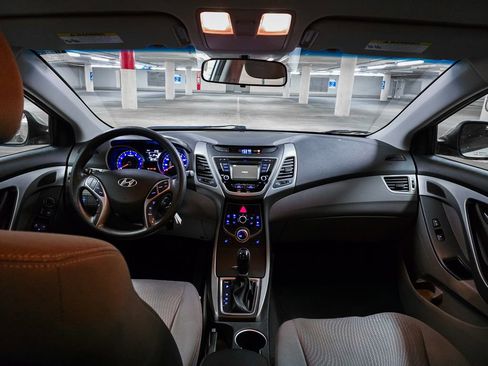 Used 2014 Hyundai Elantra SE w/ Option Group 02 image 3