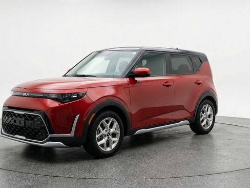 Used 2025 Kia Soul LX w/ LX Technology Package image 3