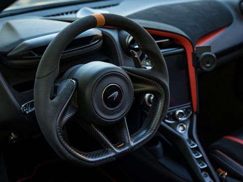 Used 2021 McLaren 720S Performance RWD image 3