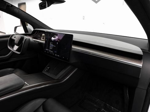 Used 2022 Tesla Model X image 19