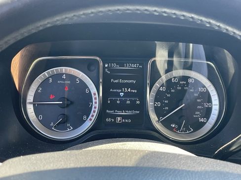 Used 2016 Nissan Titan SV image 8