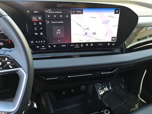 Used 2025 Audi Q6 e-tron Premium Plus w/ Premium Plus image 23