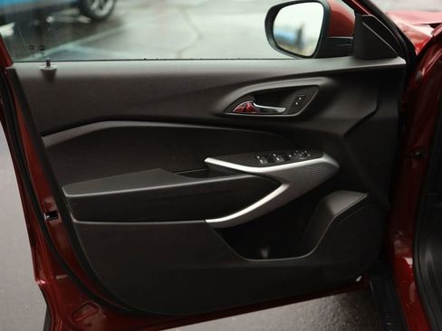 Used 2024 Chevrolet Trax LS w/ LS Convenience Package FWD image 9