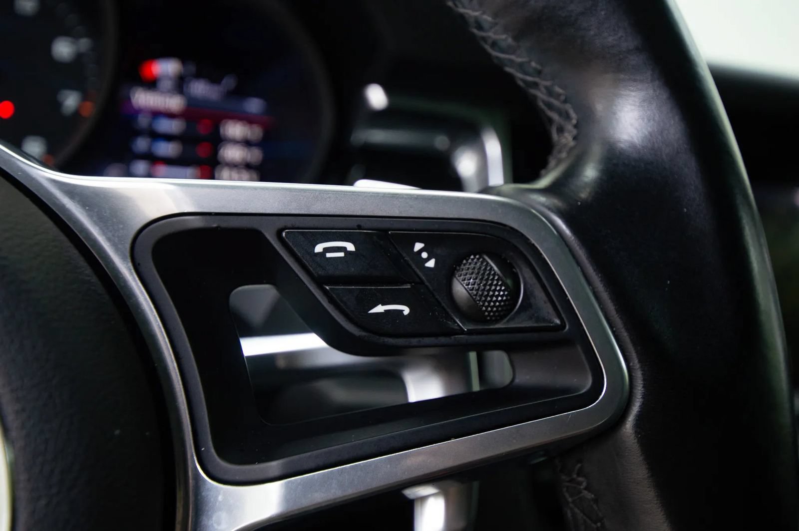 Used 2021 Porsche Macan w/ Premium Package Plus AWD/4WD image 50