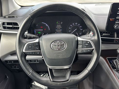 Used 2021 Toyota Sienna XLE image 30