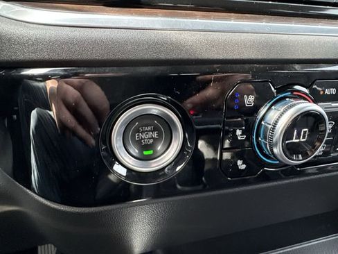 Used 2022 GMC Sierra 1500 SLT w/ SLT Convenience Package image 18