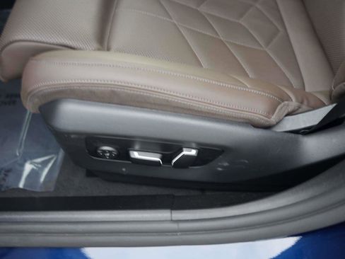 Used 2025 BMW i5 xDrive40 w/ Executive Package image 15