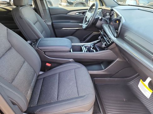 New 2026 Chevrolet Traverse LT w/ Driver Confidence Package image 9