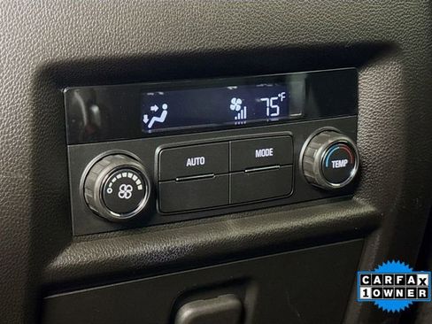 Used 2022 Chevrolet Traverse LT image 24