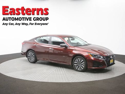 Used 2024 Nissan Altima 2.5 SV FWD image 46