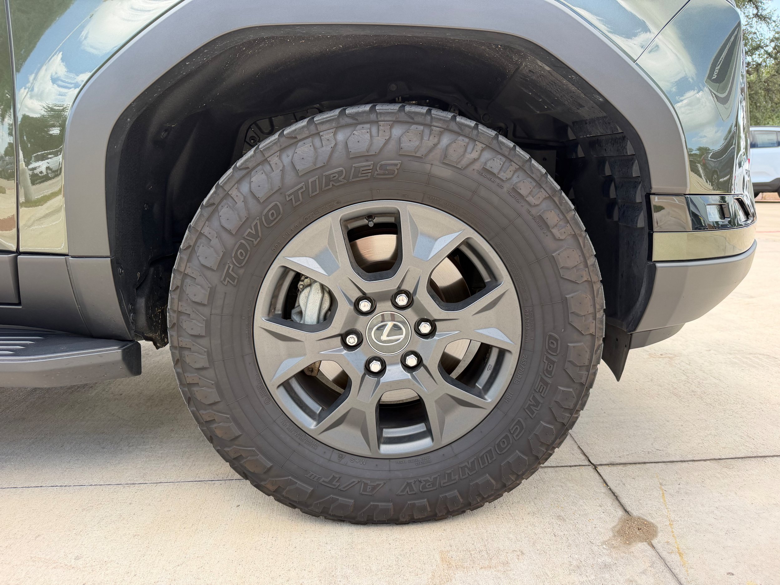 Used 2024 Lexus GX 550 AWD/4WD image 9