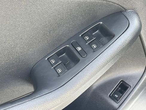 Used 2017 Volkswagen Jetta S image 15