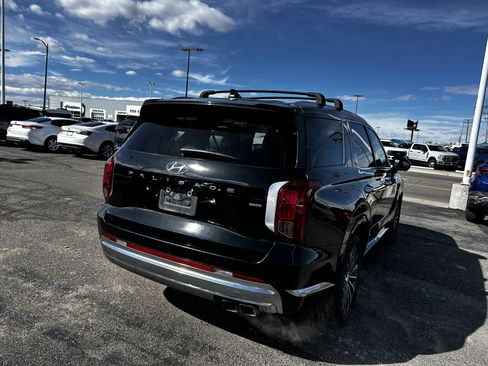 Used 2023 Hyundai Palisade Calligraphy w/ Winter Package image 5