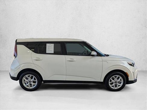 Used 2025 Kia Soul LX w/ LX Technology Package FWD image 4