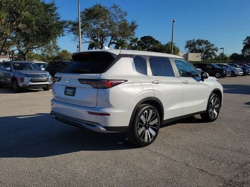 New 2026 Mitsubishi Outlander SE image 6
