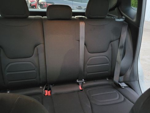 Used 2019 Jeep Renegade Latitude w/ Cold Weather Group AWD/4WD image 23