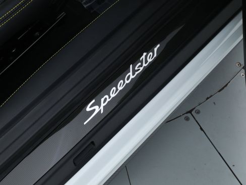 Used 2019 Porsche 911 Speedster image 23