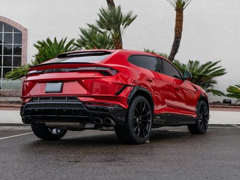 Used 2024 Lamborghini Urus S image 3