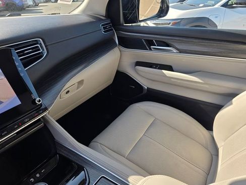 Used 2024 Jeep Wagoneer L Series II image 37