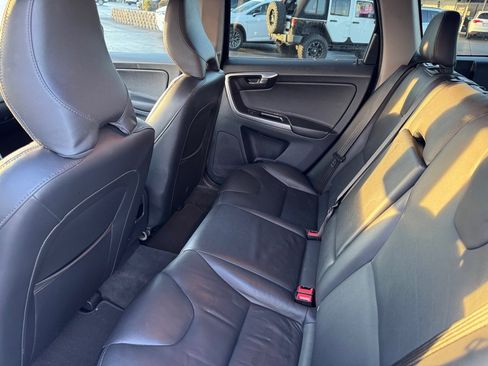Used 2016 Volvo XC60 T5 Premier image 8