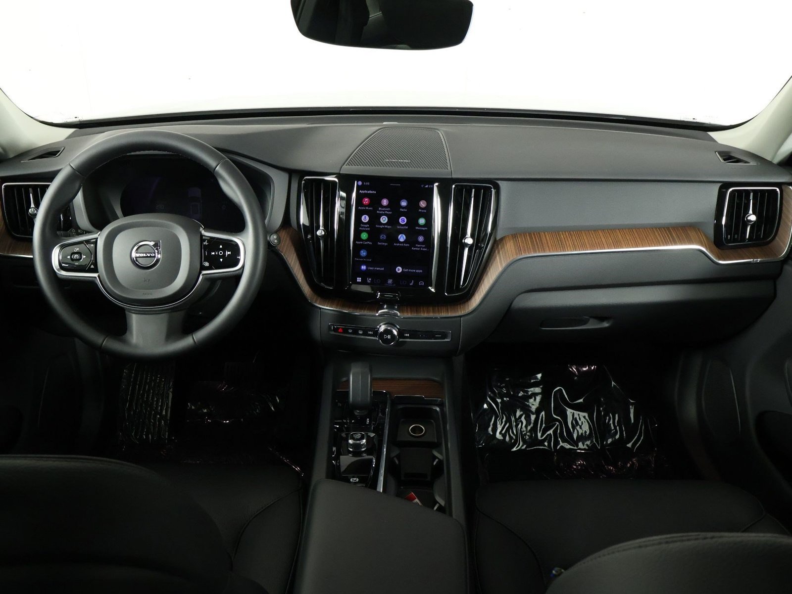 Certified 2023 Volvo XC60 T8 Plus AWD/4WD image 7