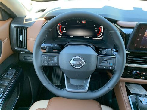 New 2026 Nissan Pathfinder Platinum FWD image 10