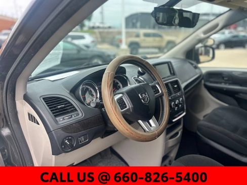 Used 2019 Dodge Grand Caravan SE w/ UConnect Hands-Free Group FWD image 11