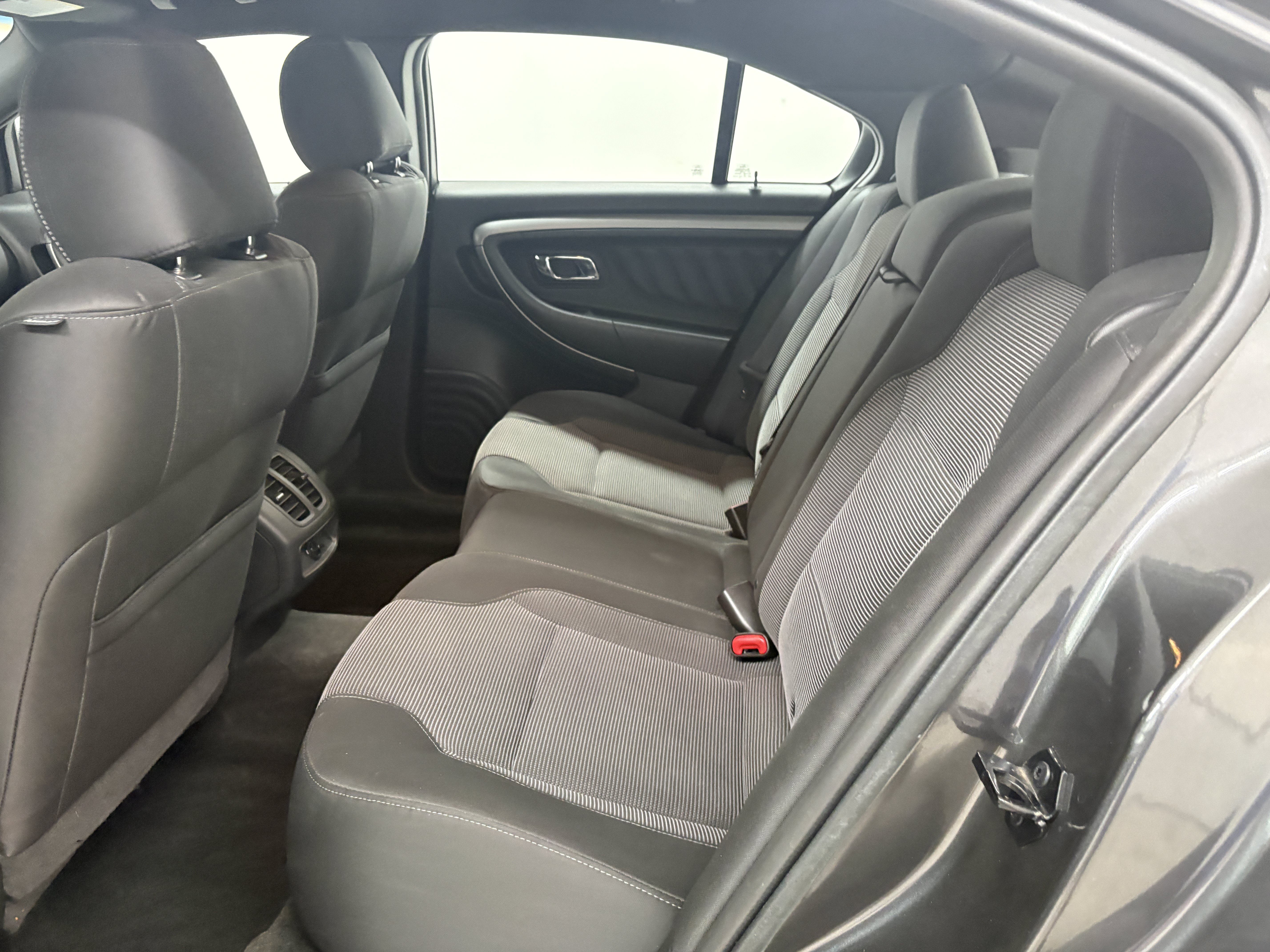 Used 2015 Ford Taurus SEL FWD image 12