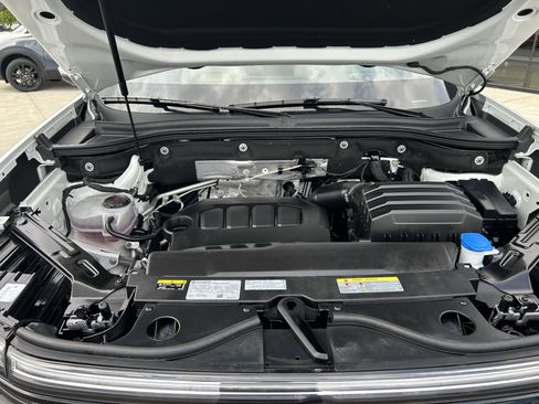 Used 2024 Volkswagen Atlas SEL Premium R-Line image 31