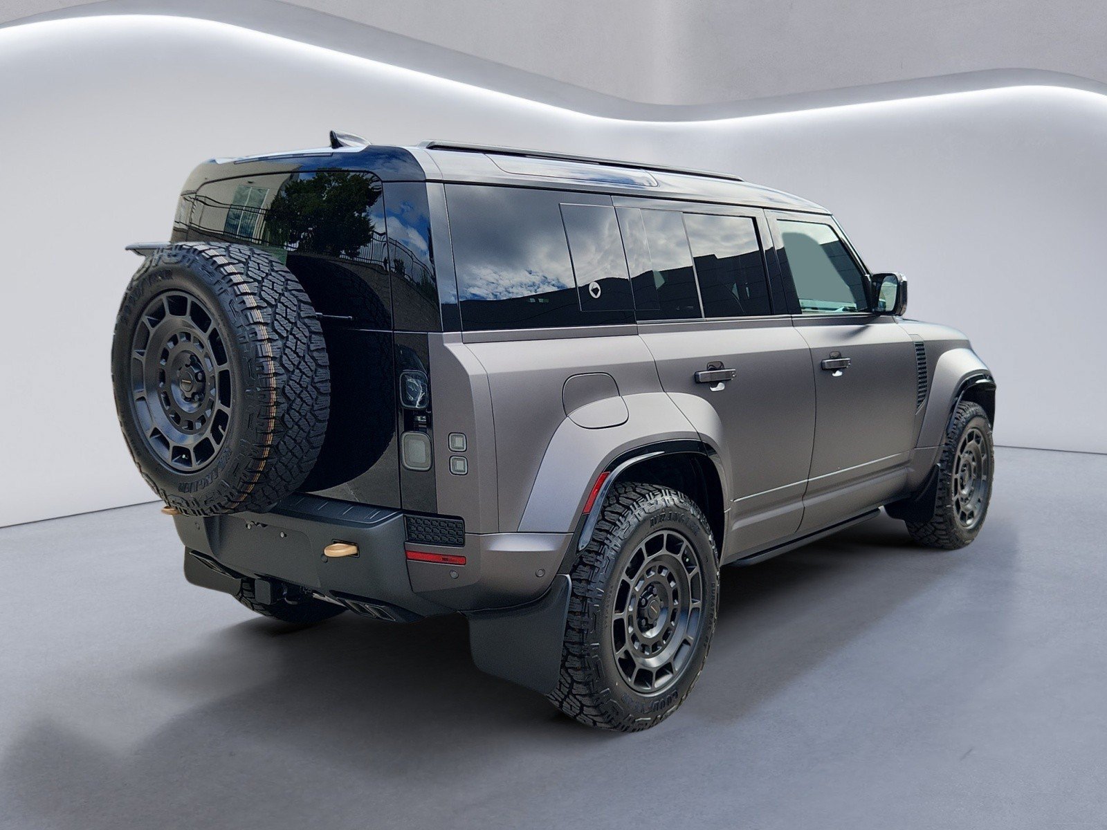 New 2026 Land Rover Defender 110 AWD/4WD image 5