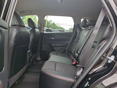 Used 2025 Nissan Rogue SV AWD/4WD image 10