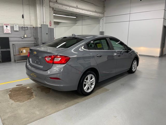 Used 2018 Chevrolet Cruze LT FWD image 4