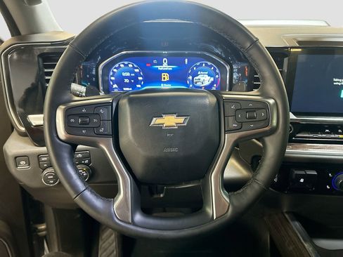 Used 2025 Chevrolet Silverado 1500 LT Trail Boss w/ Convenience Package II AWD/4WD image 11