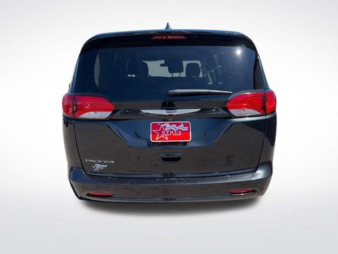 Used 2019 Chrysler Pacifica L FWD image 5