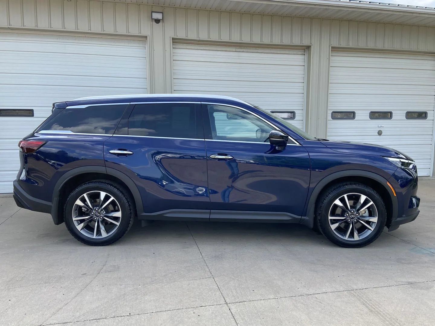 Used 2023 INFINITI QX60 Luxe w/ Cargo Package AWD/4WD image 7