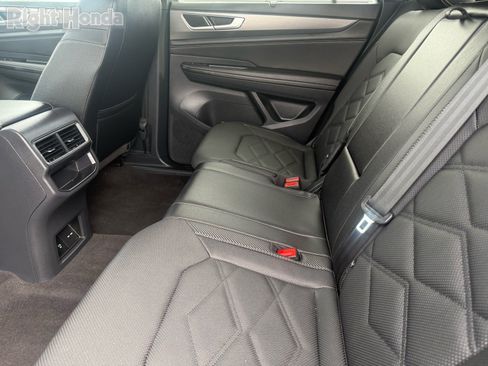 Used 2025 Volkswagen Atlas Cross Sport SE image 25